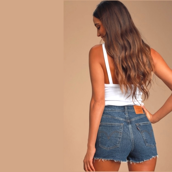 Levi's Premium Ribcage Shorts in Medium Dark Charleston Chill - Picture 11 of 11